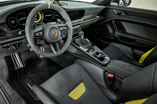 GT3 RS cockpit with suede steering wheel, rotary damper controls and carbon centre console