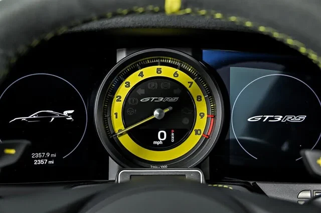 Central tachometer reading to 10,000 rpm with a yellow GT3 RS dial face