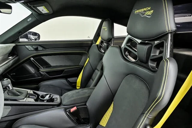 Weissach RS carbon bucket seats with yellow six-point belts